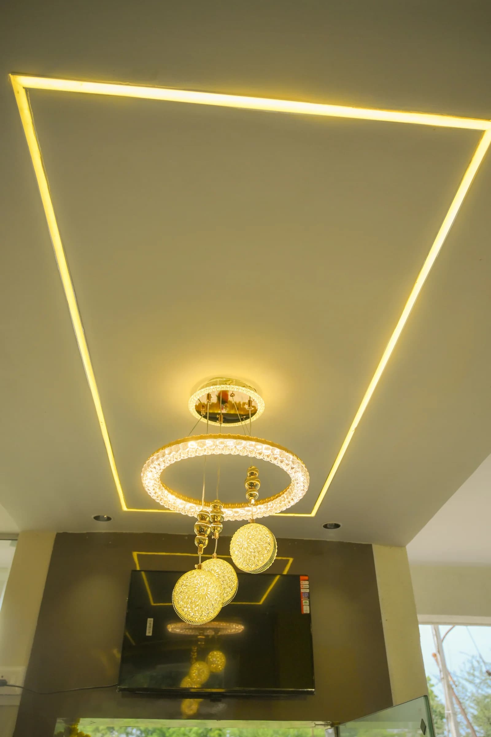 24/7 security and reception desk at liv.inn Pune